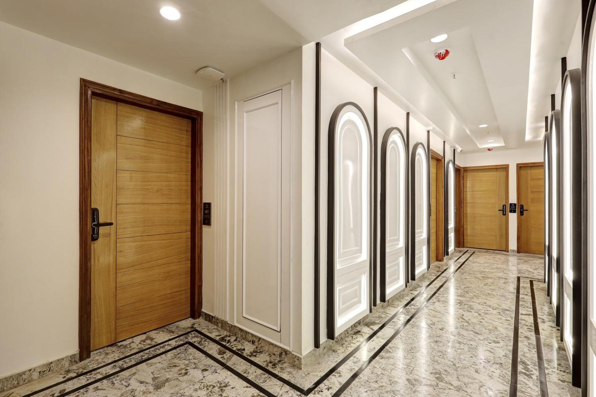 Namaste Hindustan Just A Minute Away From Railway Station And Connaught Place 4*