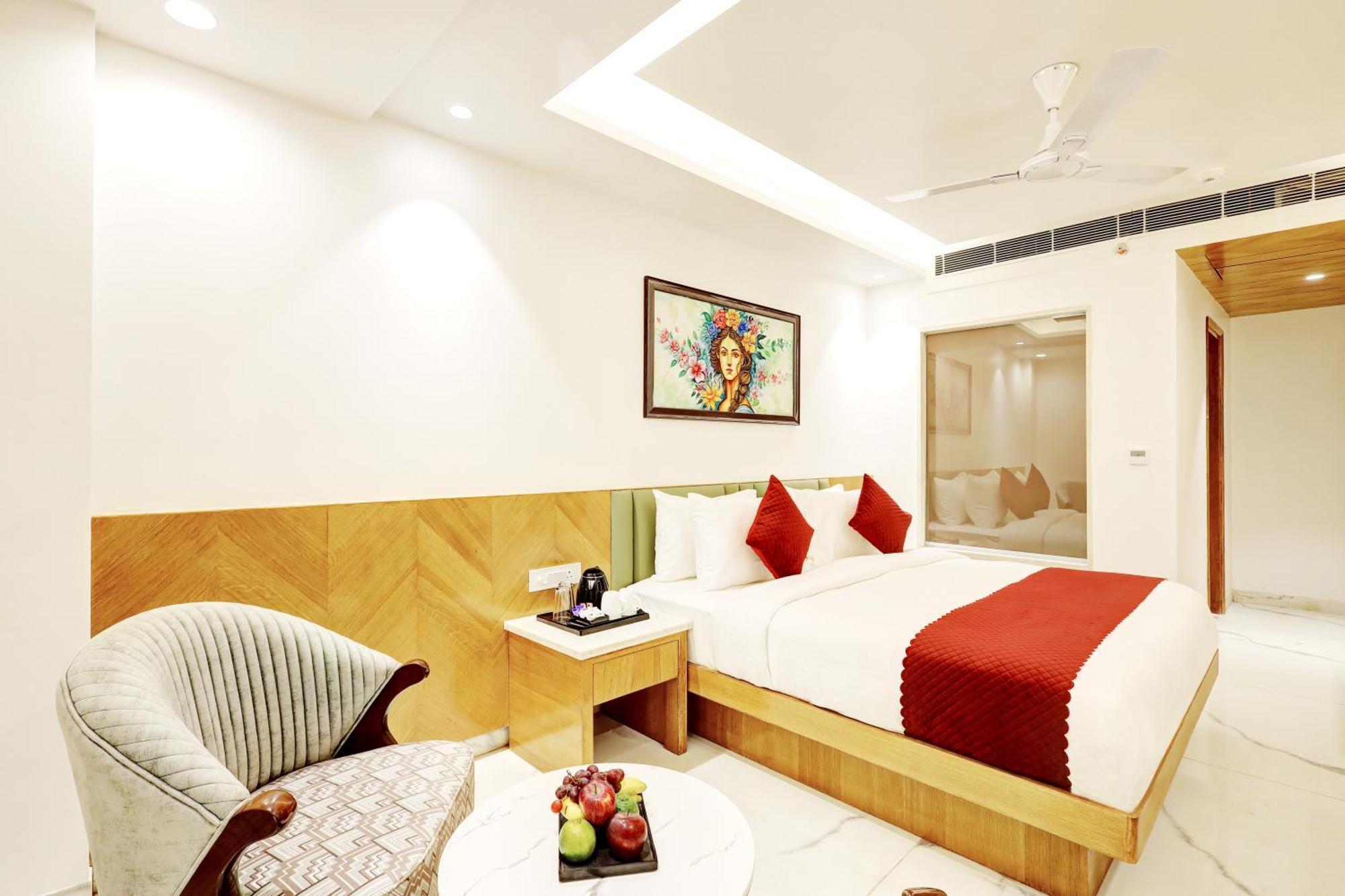 Namaste Hindustan Just A Minute Away From Railway Station And Connaught Place Hotel